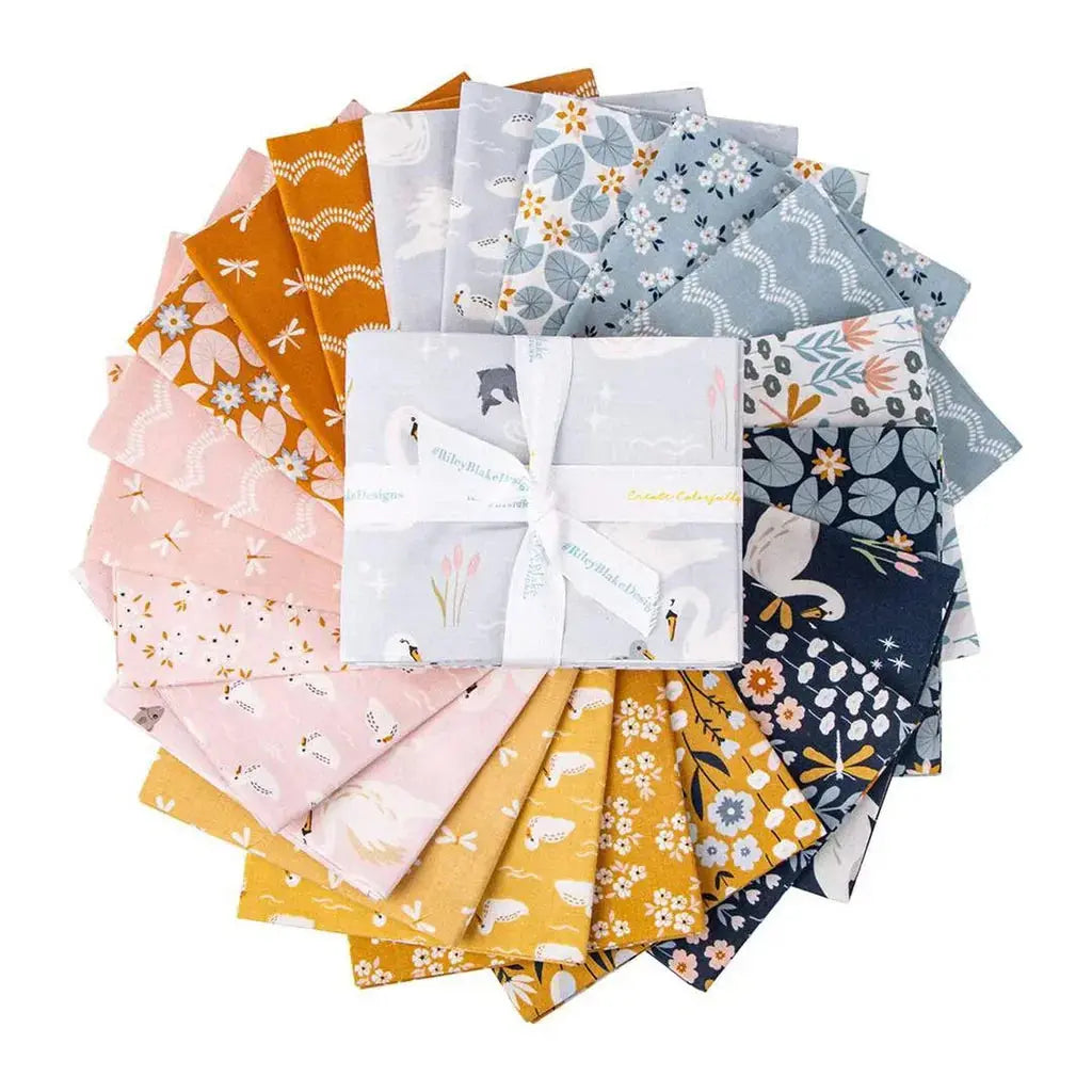 picture of a fat quarter bundle laid out in a circle